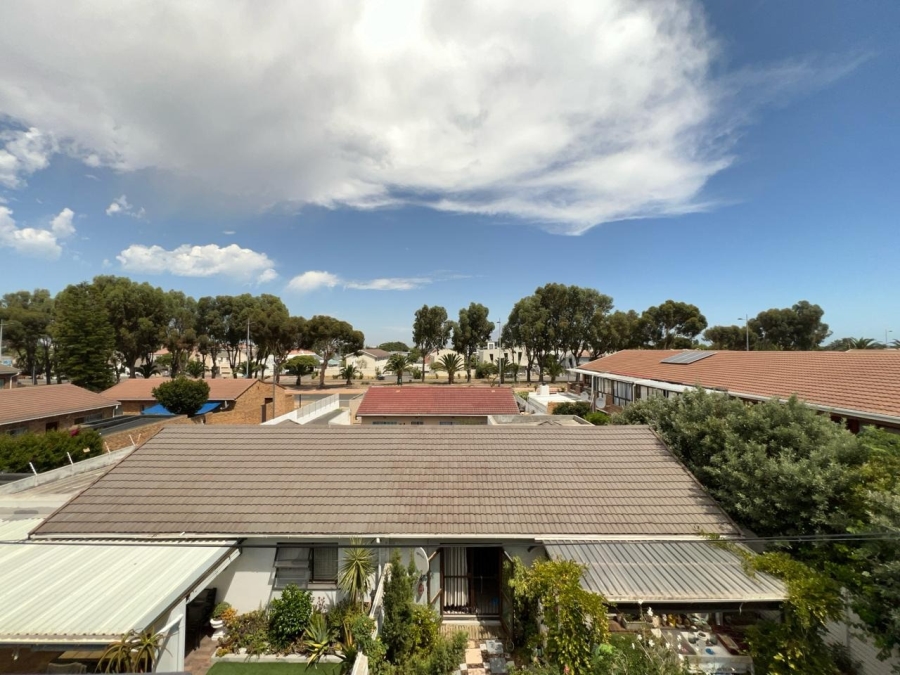 1 Bedroom Property for Sale in Table View Western Cape